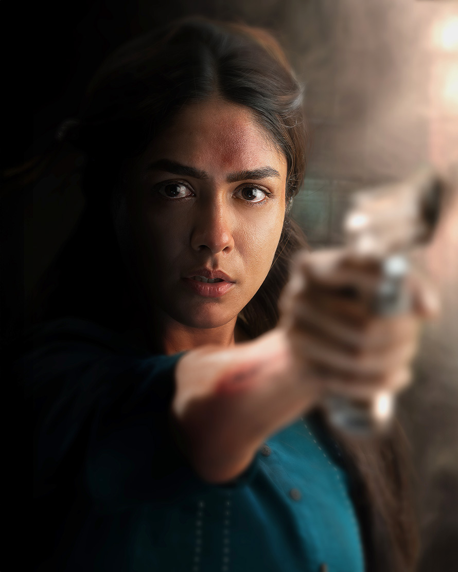 mrunal-thakurs-birthday-special-poster-from-adivi-seshs-dacoit-unveiled