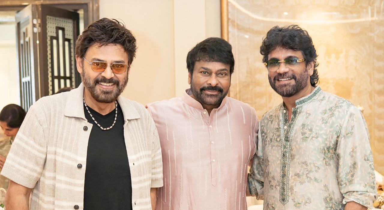 chiranjeevis-grand-diwali-bash-lights-up-tollywood