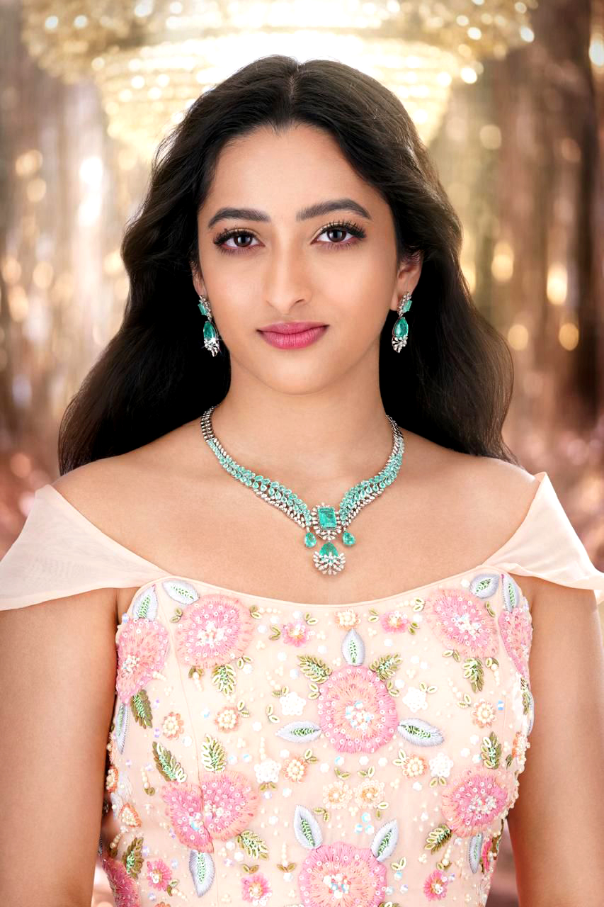 jaanvi-swarup-ghattamaneni-dazzles-in-koushik-golds-new-campaign