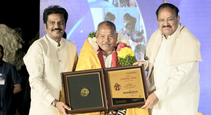 padma-shri-jadav-payeng-receives-sankalp-kiran-puraskar