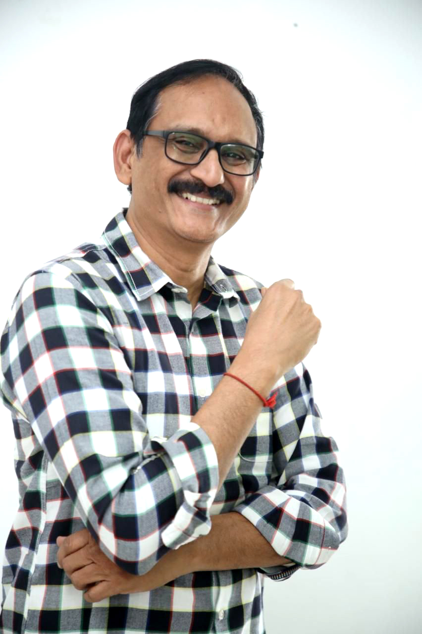 eesha-will-shock-audiences-says-director-srinivas-manne