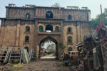 aaya-sher-from-the-paradise-impresses-with-grand-slum-sets