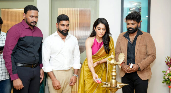 actress-regina-cassandra-launches-kolors-2-0-in-srikakulam