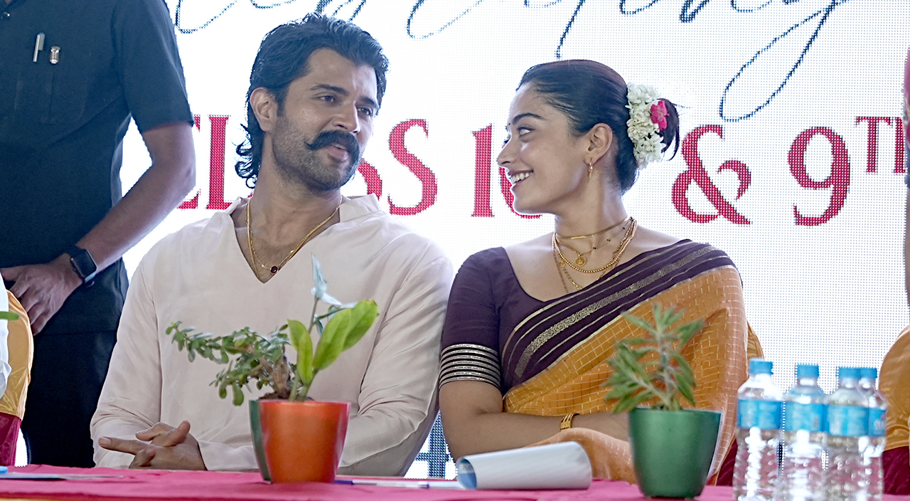 180 Students Receive Scholarships from Vijay Deverakonda Foundation