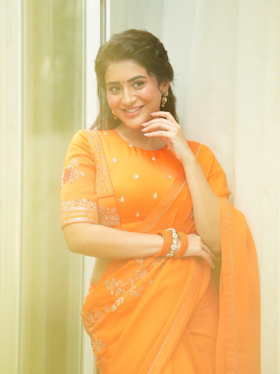 Rashi Singh's Playful Orange Look Wins Hearts!