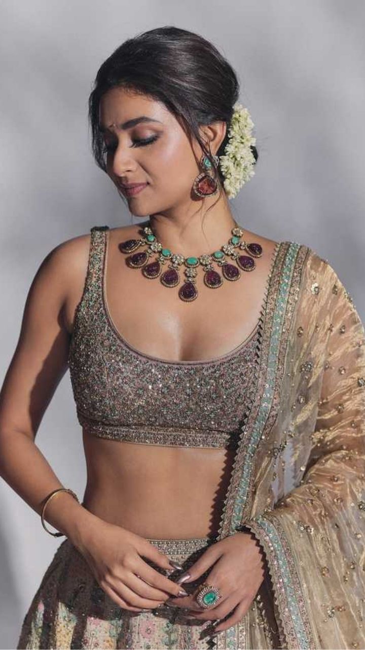 Keerthy Suresh Stuns in an Elegant Traditional Look