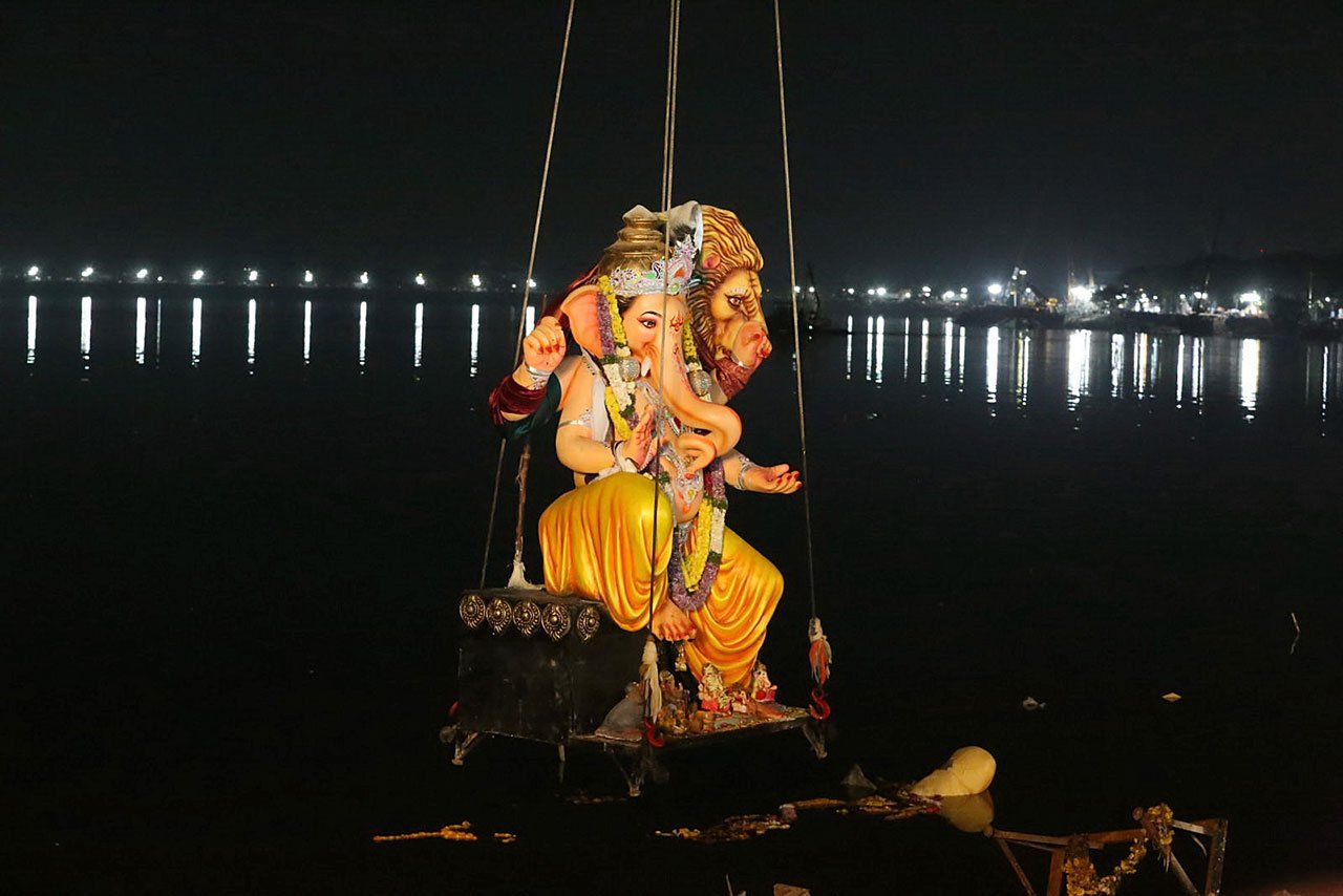 72nd Khairatabad Ganesh Nimajjanam Concludes Smoothly as Thousands Gather at NTR Marg