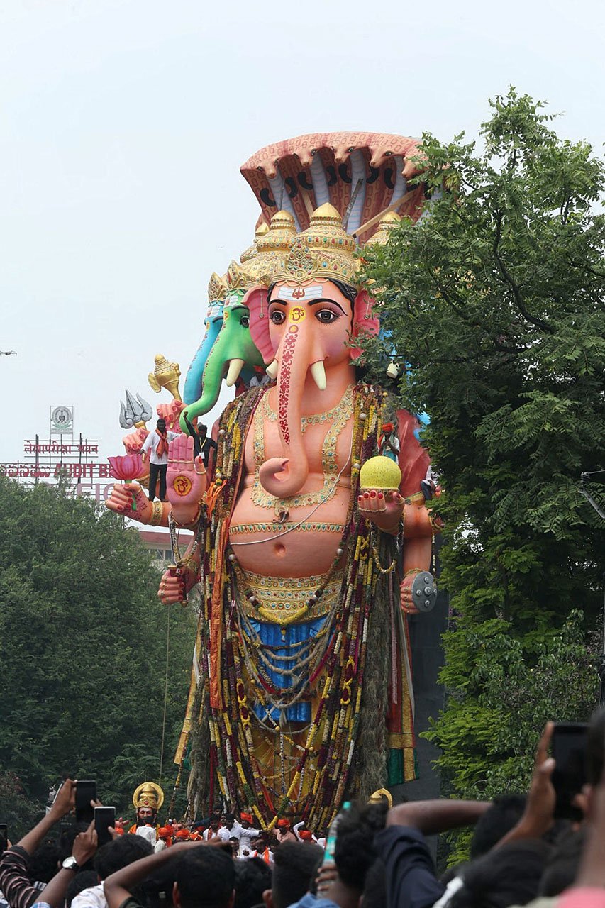 72nd Khairatabad Ganesh Nimajjanam Concludes Smoothly as Thousands Gather at NTR Marg
