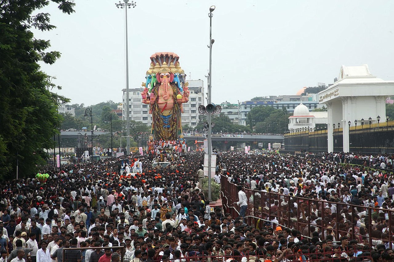 72nd Khairatabad Ganesh Nimajjanam Concludes Smoothly as Thousands Gather at NTR Marg