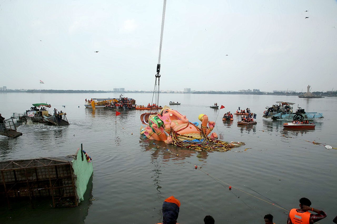 72nd Khairatabad Ganesh Nimajjanam Concludes Smoothly as Thousands Gather at NTR Marg