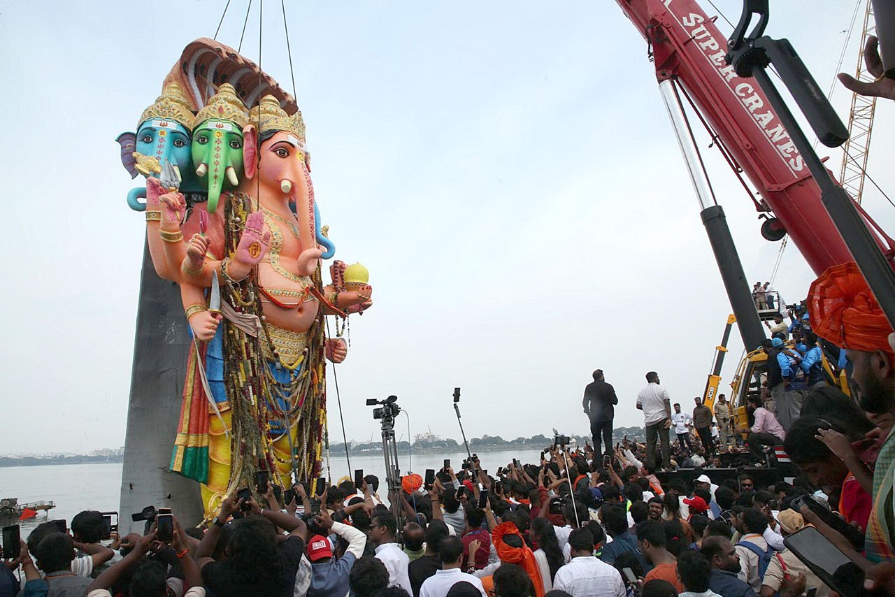 72nd Khairatabad Ganesh Nimajjanam Concludes Smoothly as Thousands Gather at NTR Marg