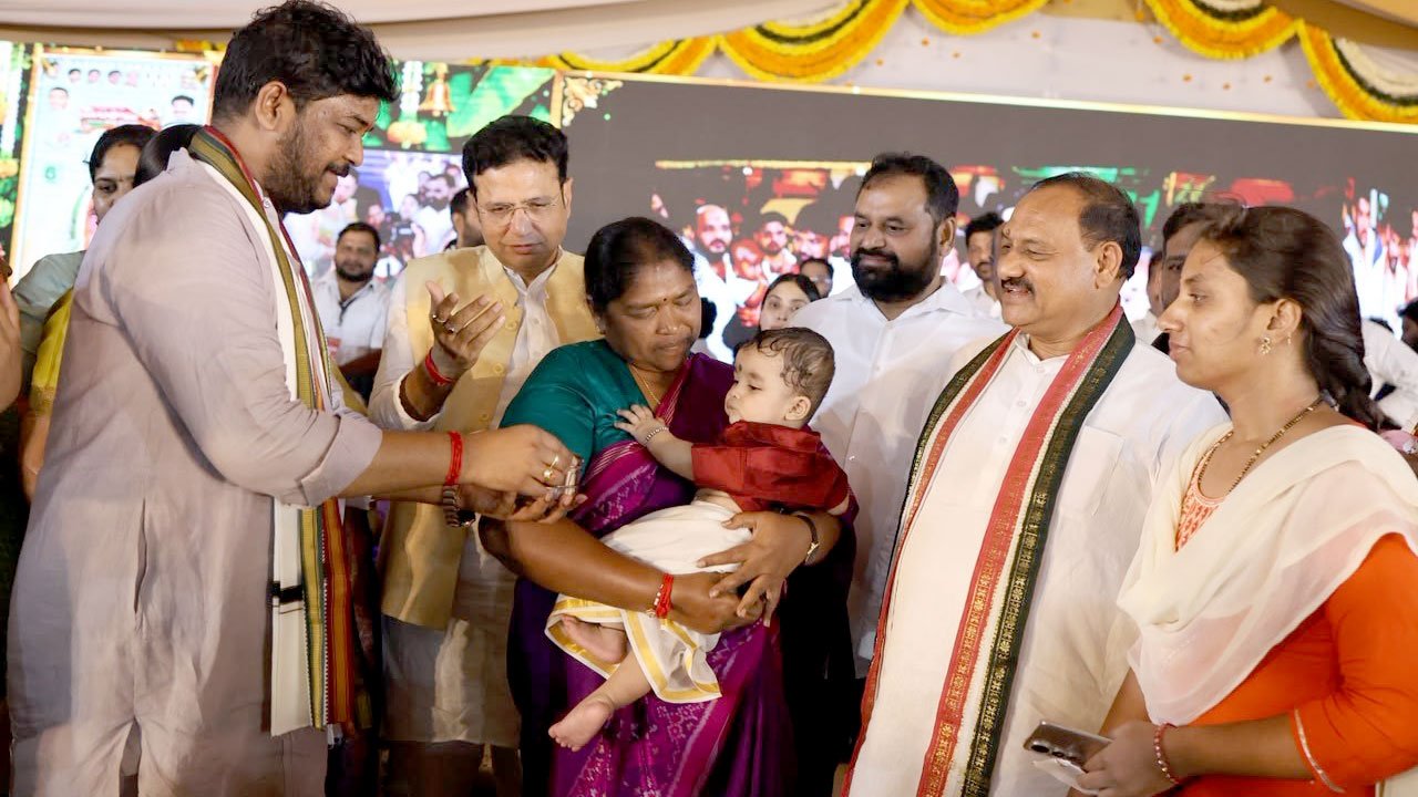 Naveen Yadav Hosts Mass Seemantham for 2,000 Women Naveen Yadav Hosts Mass Seemantham for 2,000 Women