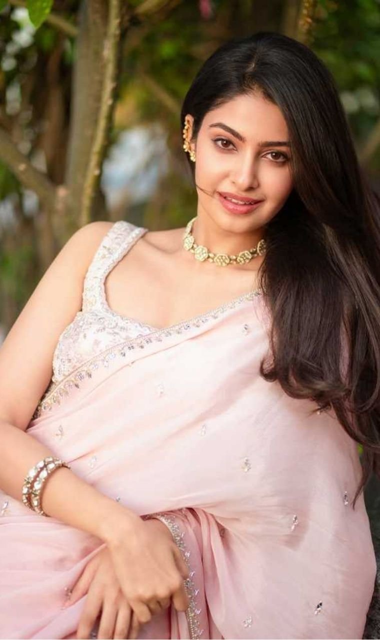 Manasa Varanasi Radiating Elegance and Charm in Every Frame