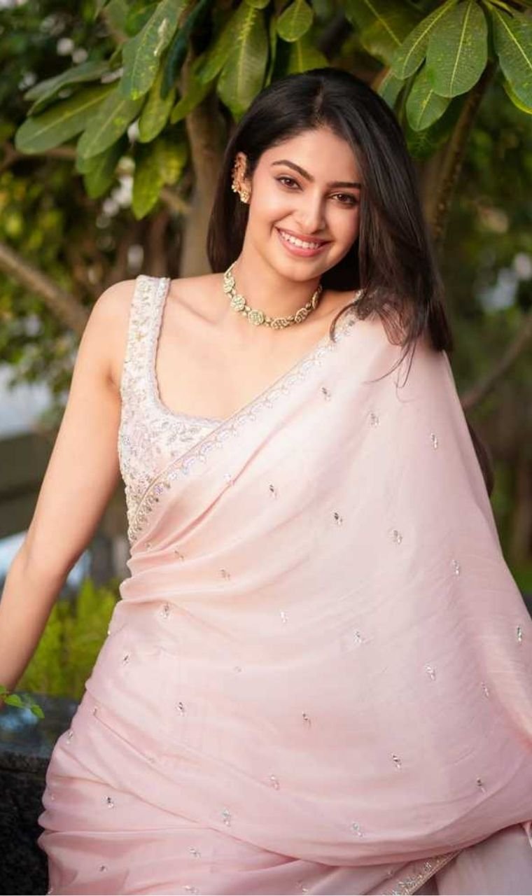 Manasa Varanasi Radiating Elegance and Charm in Every Frame